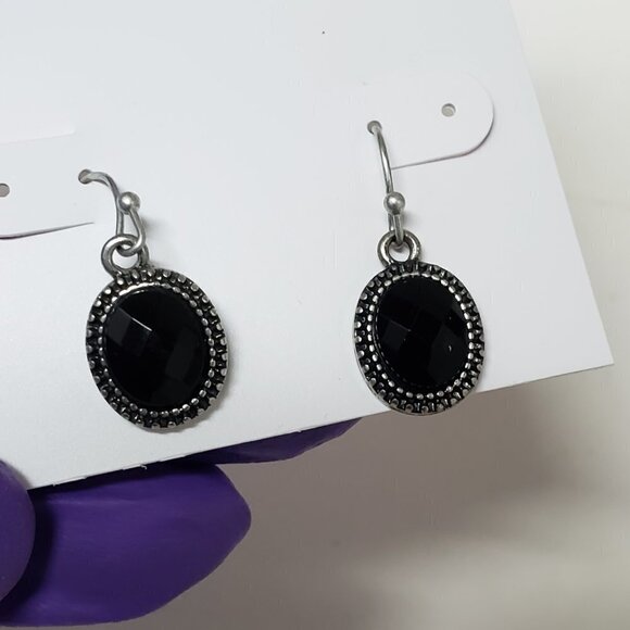 Women's Silver tone Dainty Design Black Stone 1-inch Fishhook Teardrop Earrings - Picture 5 of 5